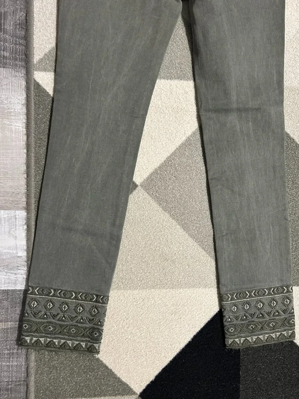 DRIFTWOOD Olive Aztec Embroidered Hem Skinny Ankle Jeans Women's Size 26 - Picture 9 of 11